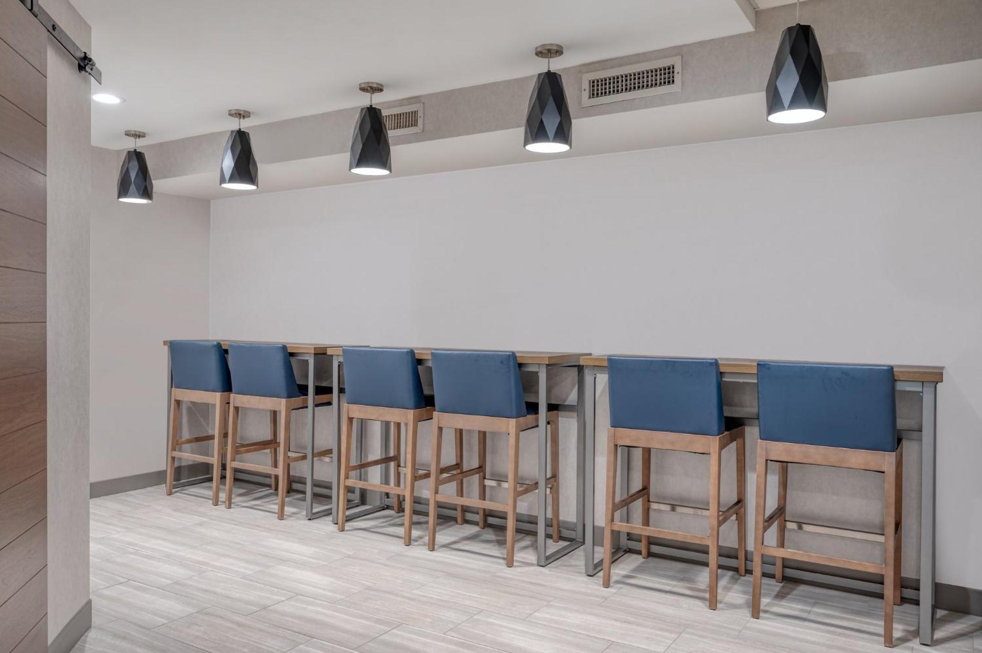 Holiday Inn Express & Suites Wadsworth By Ihg Buitenkant foto