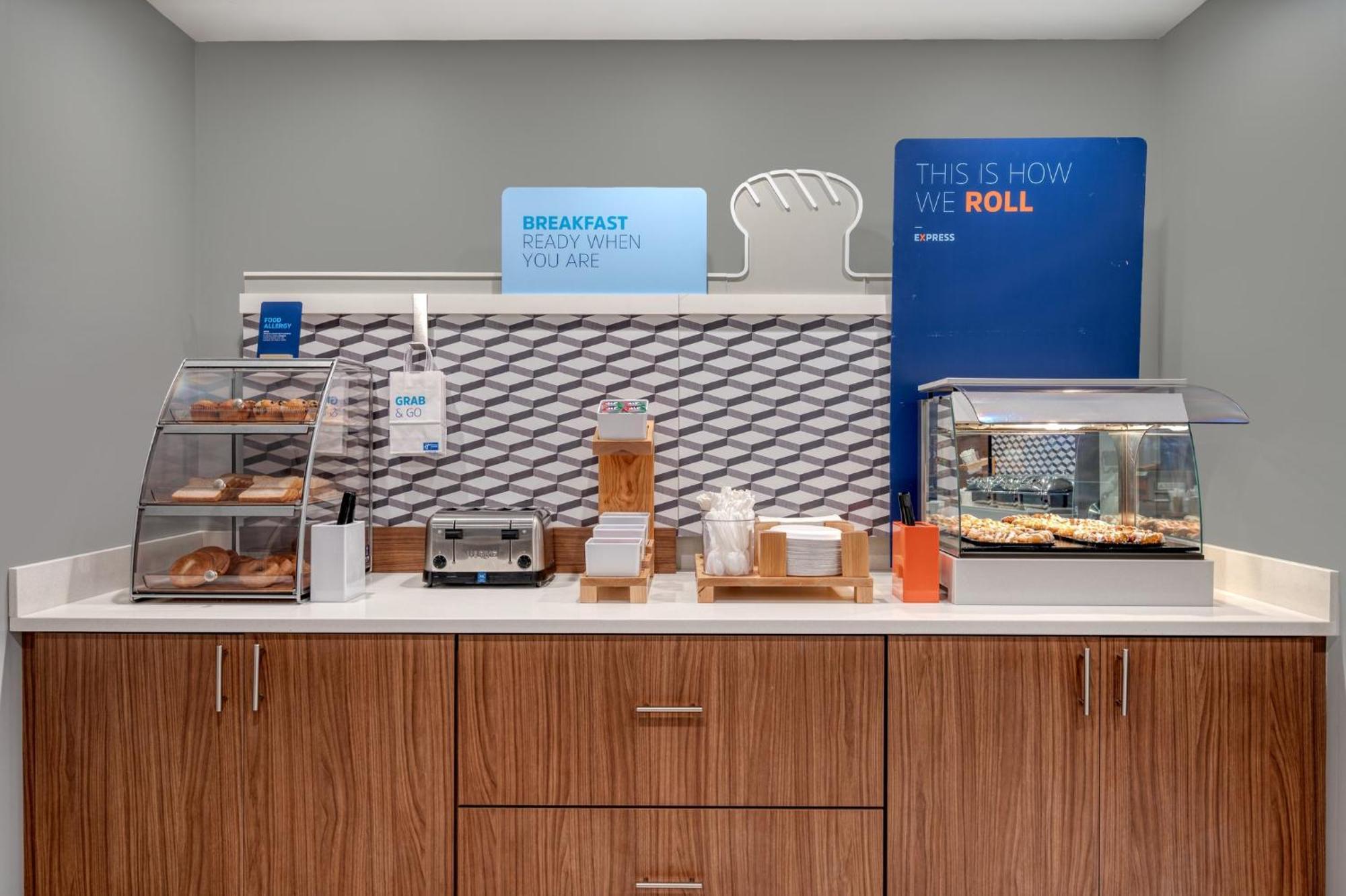 Holiday Inn Express & Suites Wadsworth By Ihg Buitenkant foto
